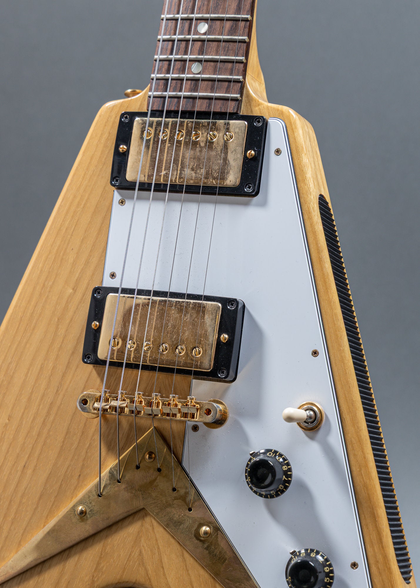 2023 Gibson 1958 Korina Flying V Reissue (White Pickguard) Natural