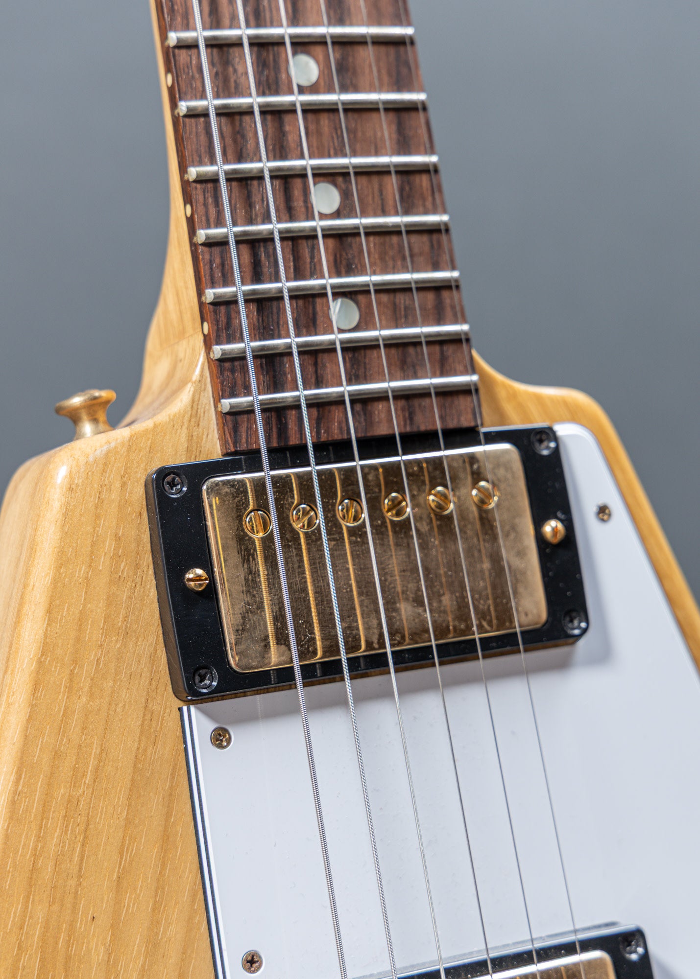 2023 Gibson 1958 Korina Flying V Reissue (White Pickguard) Natural