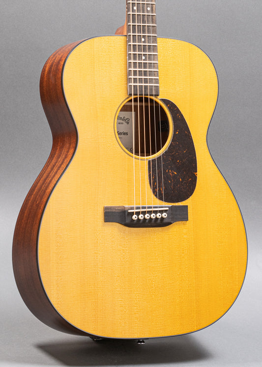 Martin 000-10E Retro Road Series