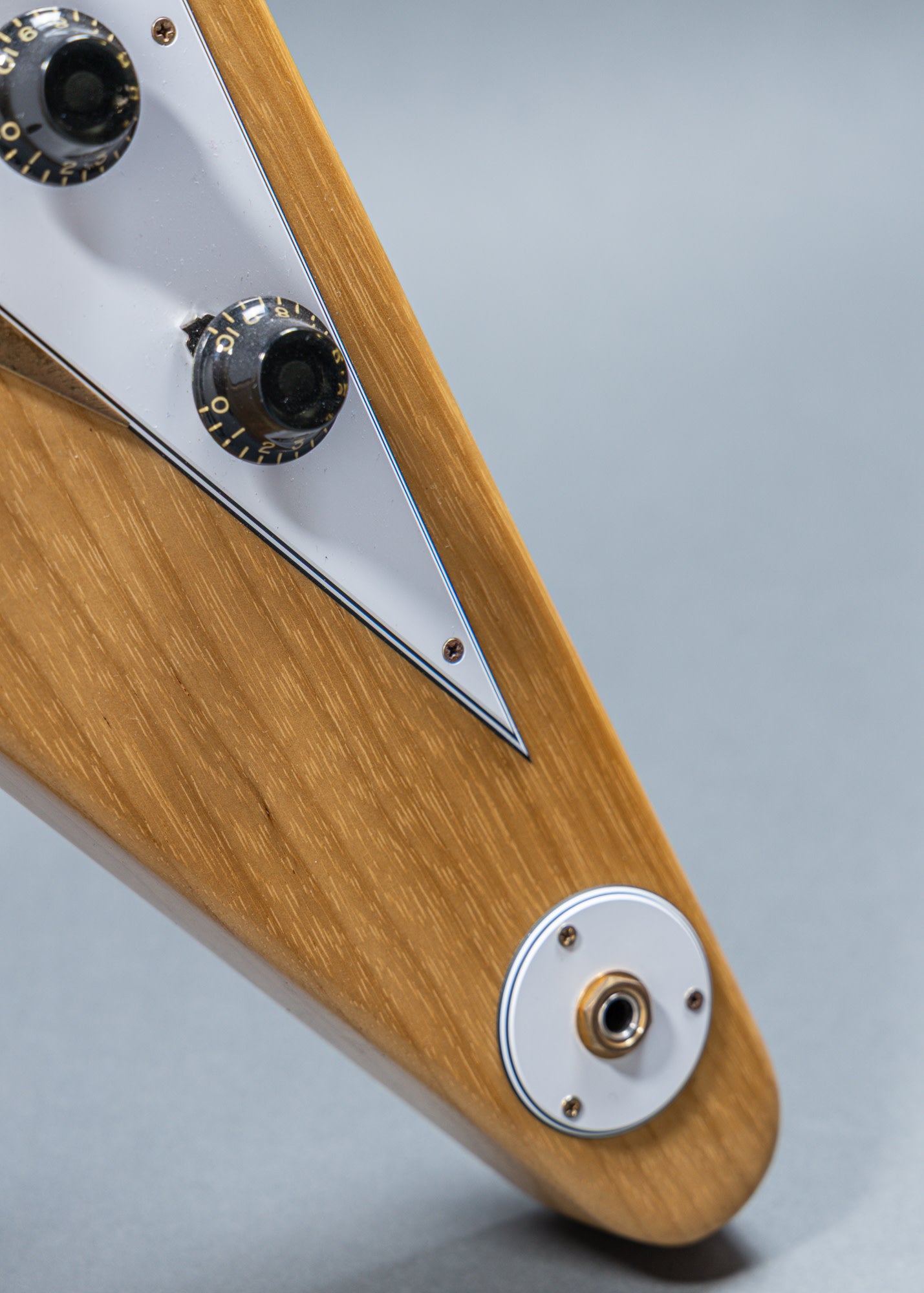 2023 Gibson 1958 Korina Flying V Reissue (White Pickguard) Natural